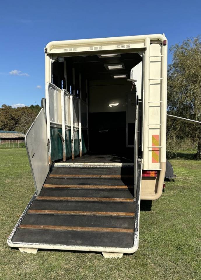 Camion per Cavalli Volvo Fl7 1995 Occasione