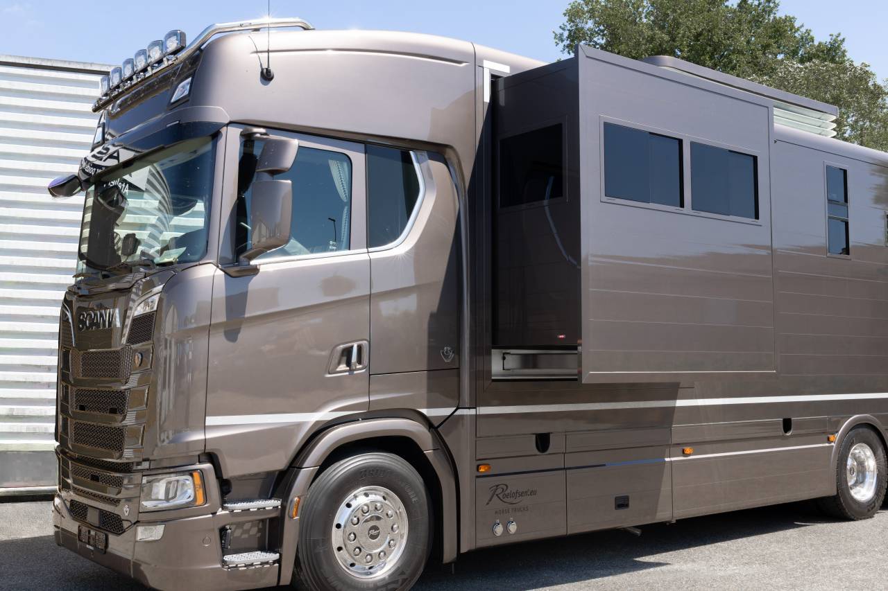 Camion per Cavalli Roelofsen  2023 Occasione