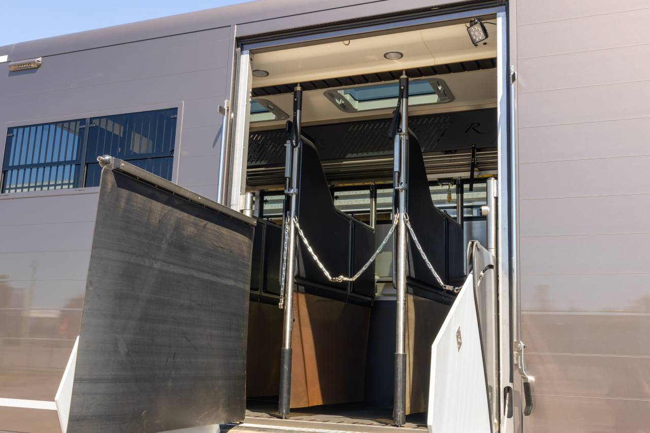 Camion per Cavalli Roelofsen  2023 Occasione