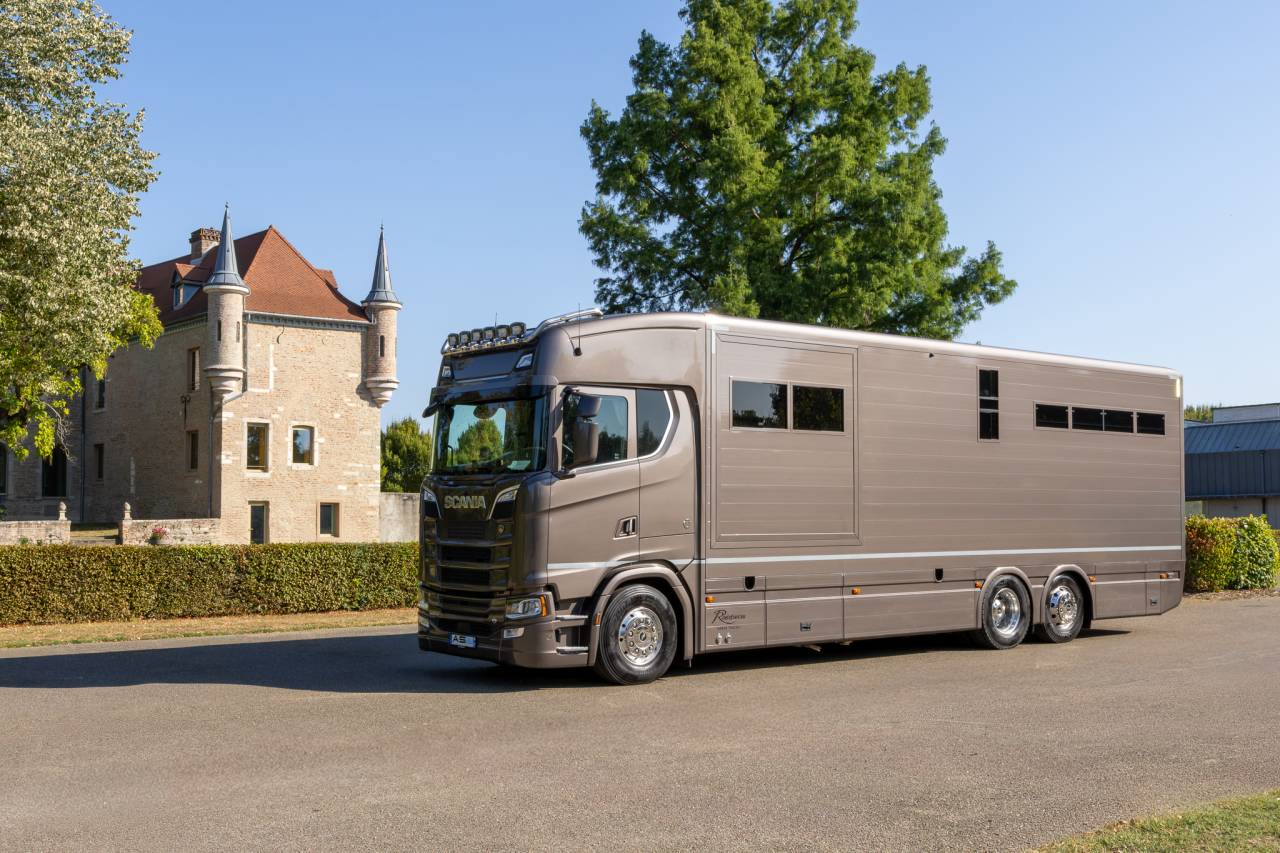 Camion per Cavalli Roelofsen  2023 Occasione