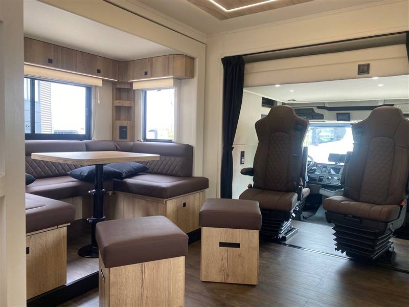 Camion per Cavalli Scania krismar 2023 Occasione