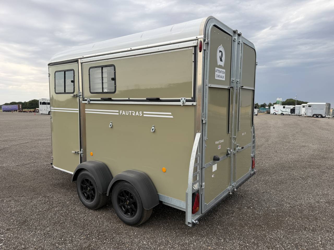 Trailer Fautras OBLIC X2 2 Cavalli 2026 Nuovo