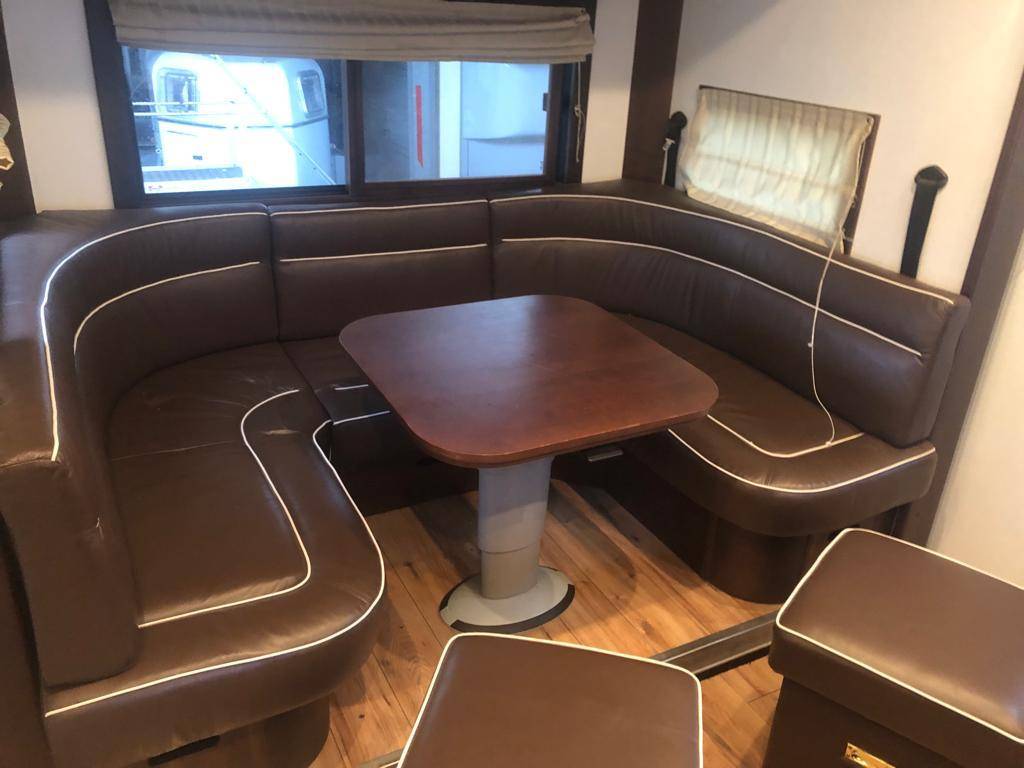 VAN MERCEDES ACTROS TRASPORTO 6 CAVALLI anno 2015
