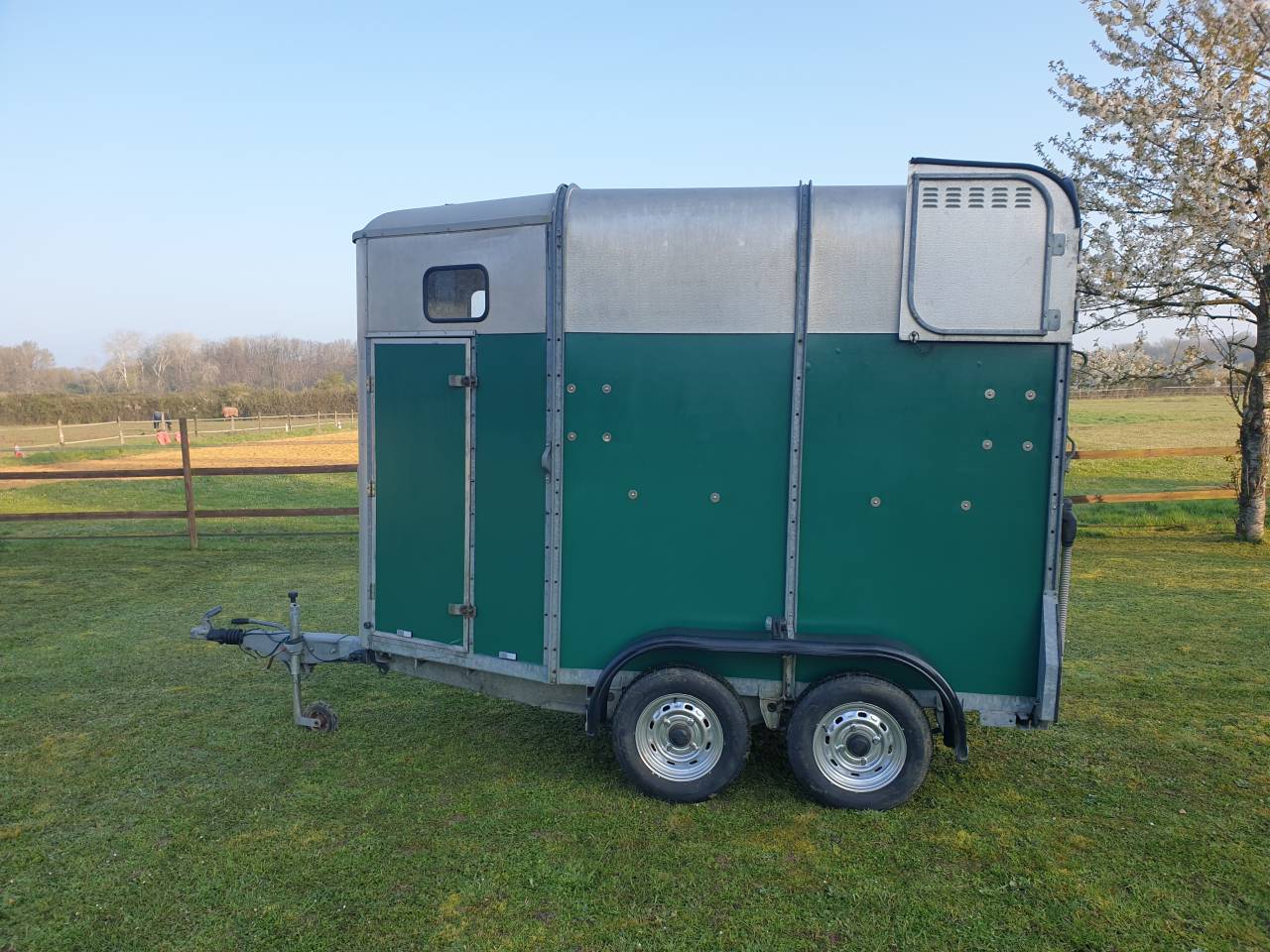 Trailer Ifor Williams HB401R 1,5 Cavalli 1995 Occasione
