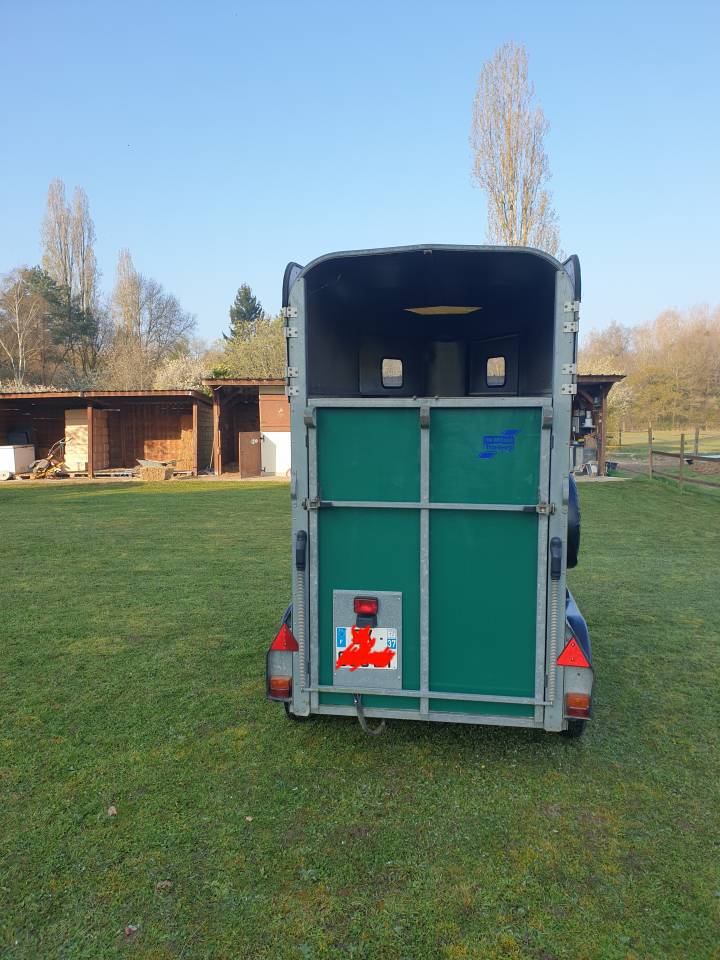 Trailer Ifor Williams HB401R 1,5 Cavalli 1995 Occasione