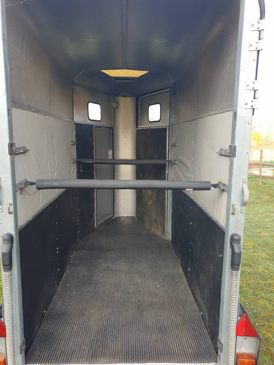 Trailer Ifor Williams HB401R 1,5 Cavalli 1995 Occasione