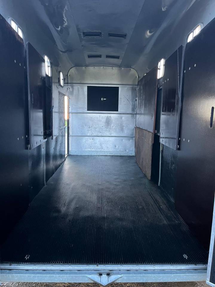 Trailer Ifor Williams HB510XL Jumbo 3 Cavalli 2017 Occasione