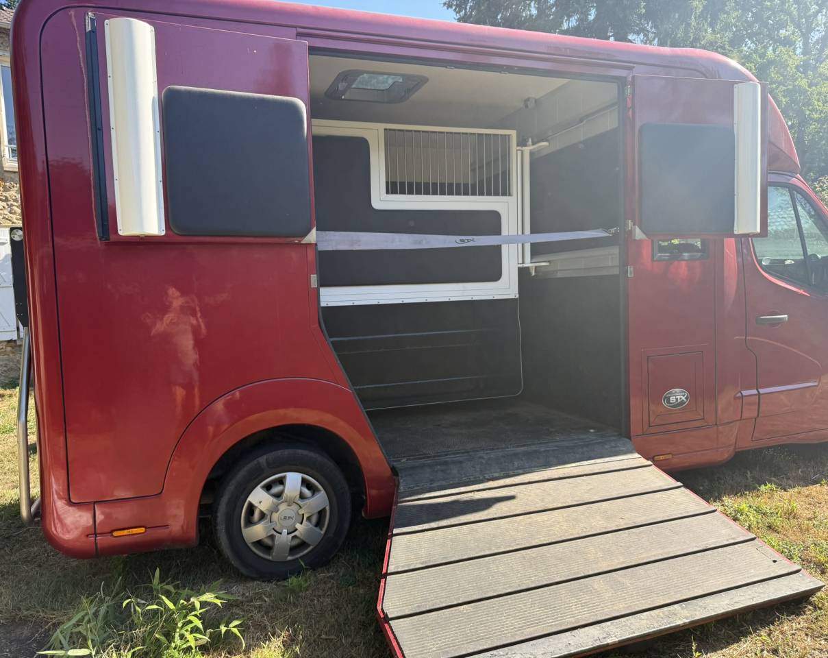 Van per Cavalli Renault Renault Master DCI 150 STX mod&egrave;le Stalle 2015 Occasione