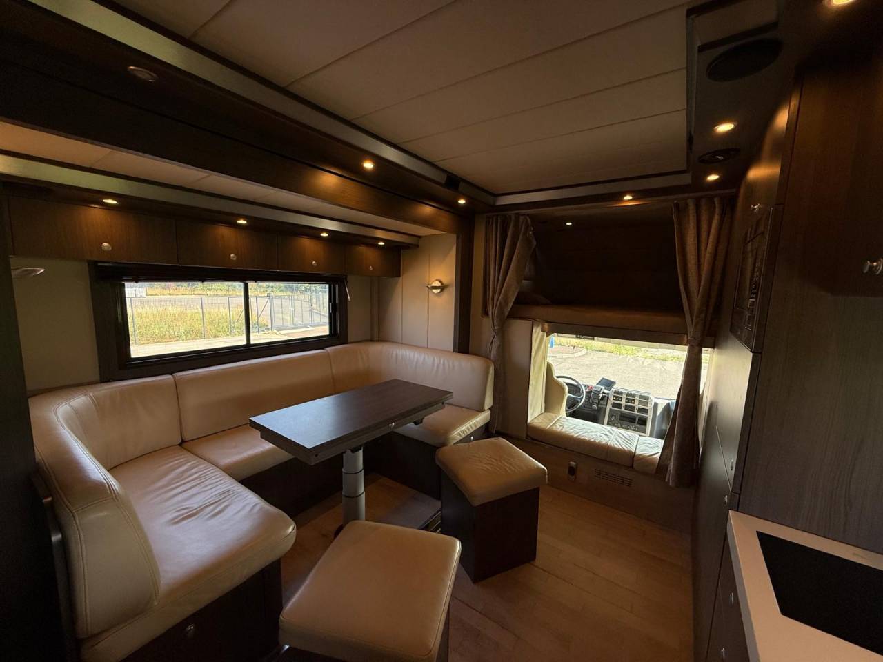 Camion per Cavalli STX STX 6 CHEVAUX  2011 Occasione