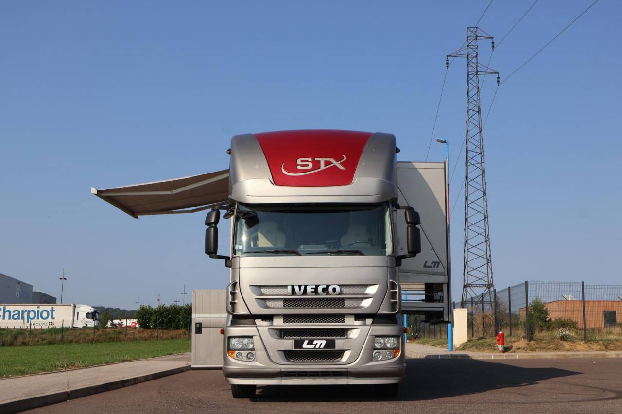 Camion per Cavalli STX STX 6 CHEVAUX  2011 Occasione