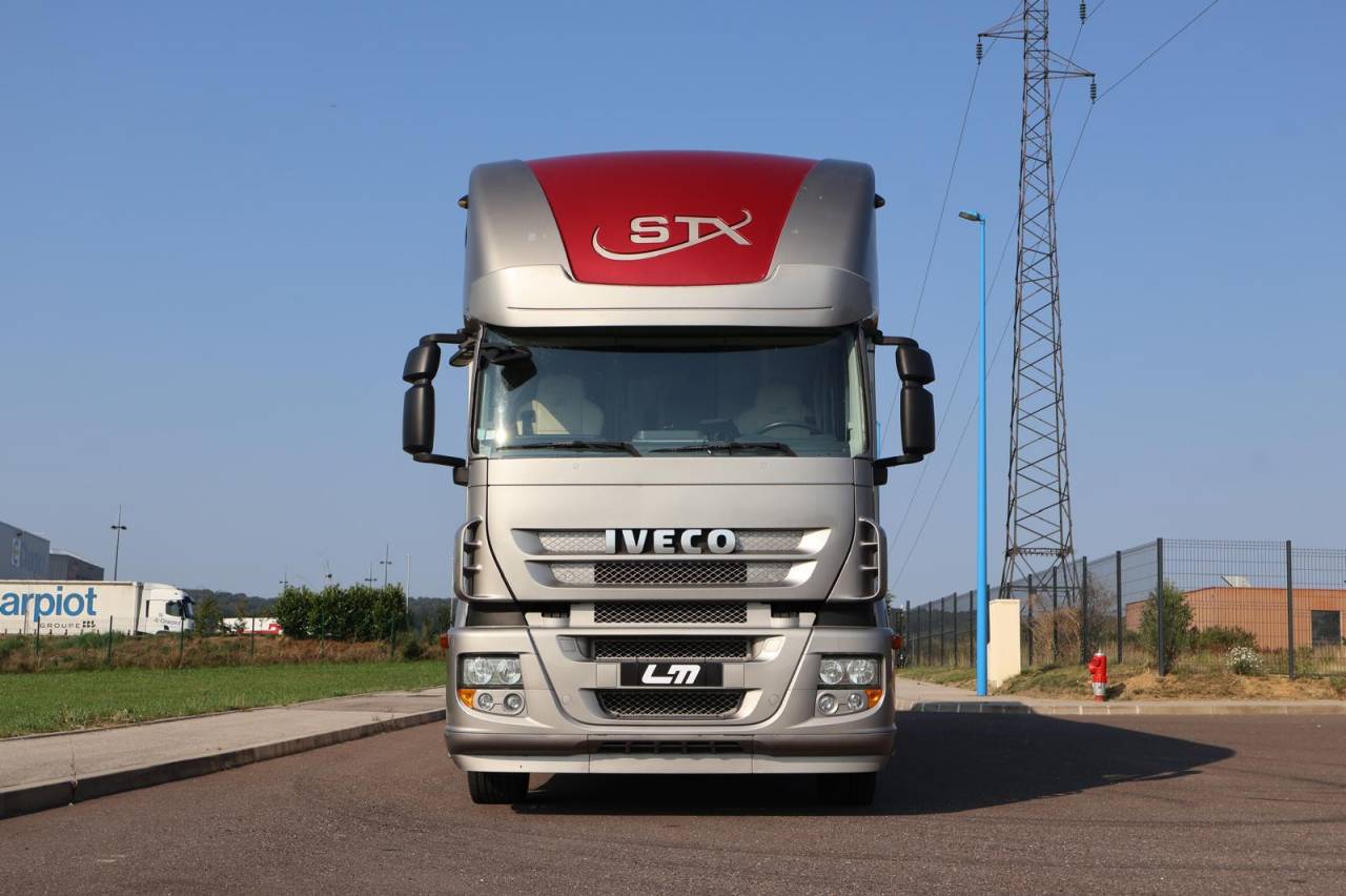 Camion per Cavalli STX STX 6 CHEVAUX  2011 Occasione