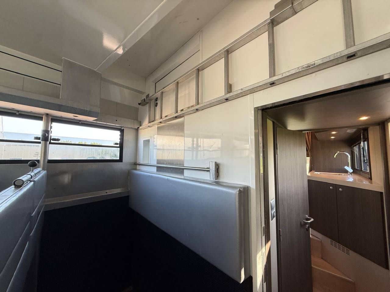 Camion per Cavalli STX STX 6 CHEVAUX  2011 Occasione