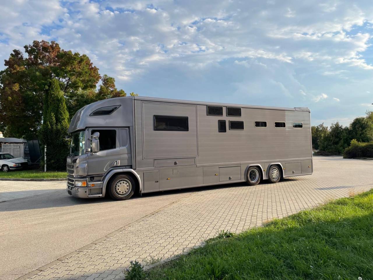 Camion per Cavalli Scania SCANIA P360 DICKENHERR POP OUT 2014 Occasione