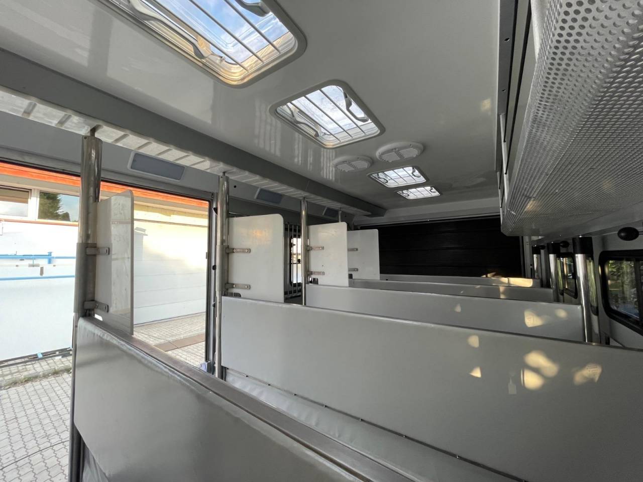 Camion per Cavalli Scania SCANIA P360 DICKENHERR POP OUT 2014 Occasione