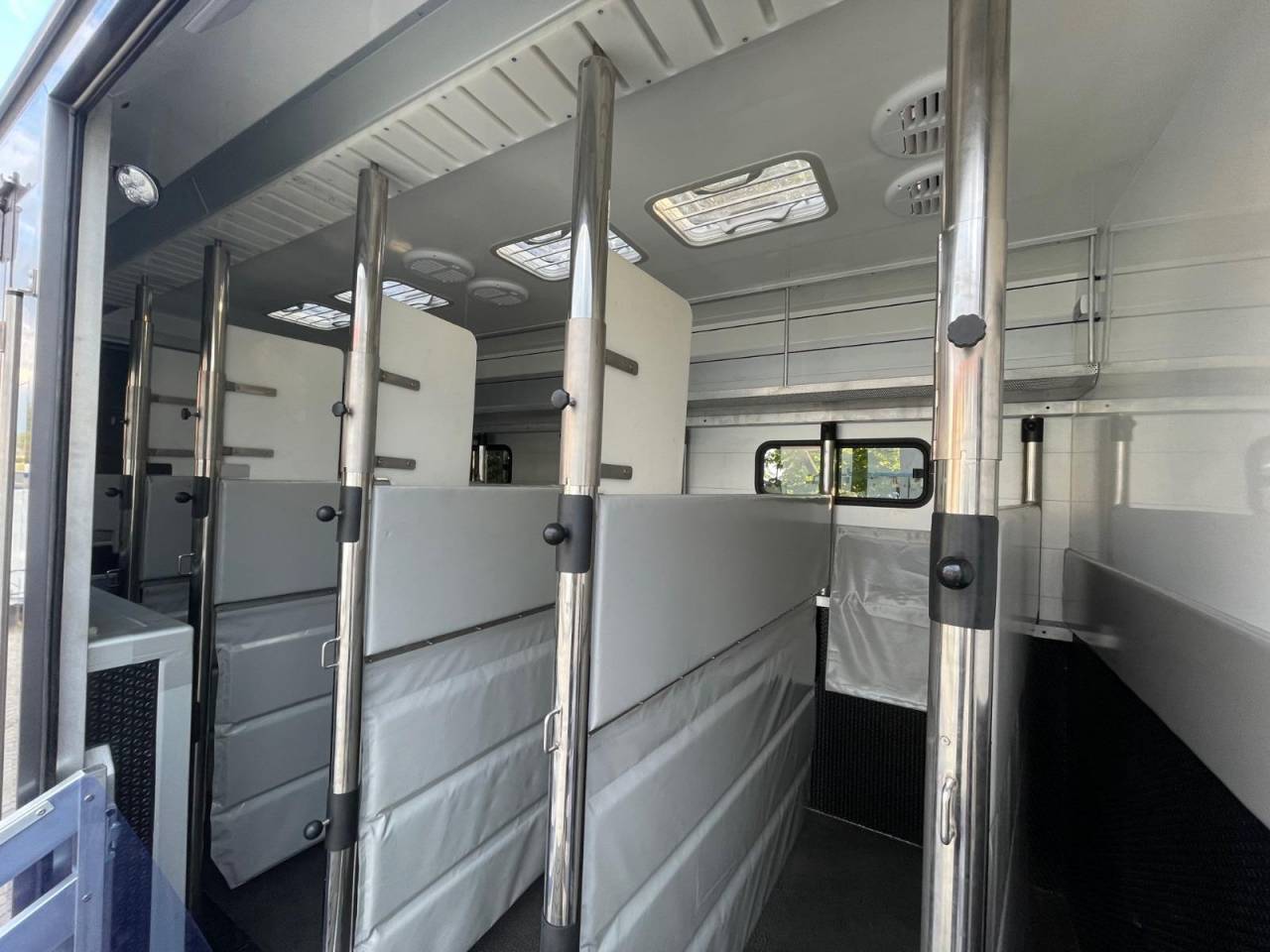 Camion per Cavalli Scania SCANIA P360 DICKENHERR POP OUT 2014 Occasione