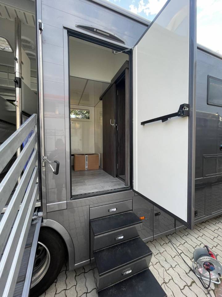 Camion per Cavalli Scania SCANIA P360 DICKENHERR POP OUT 2014 Occasione