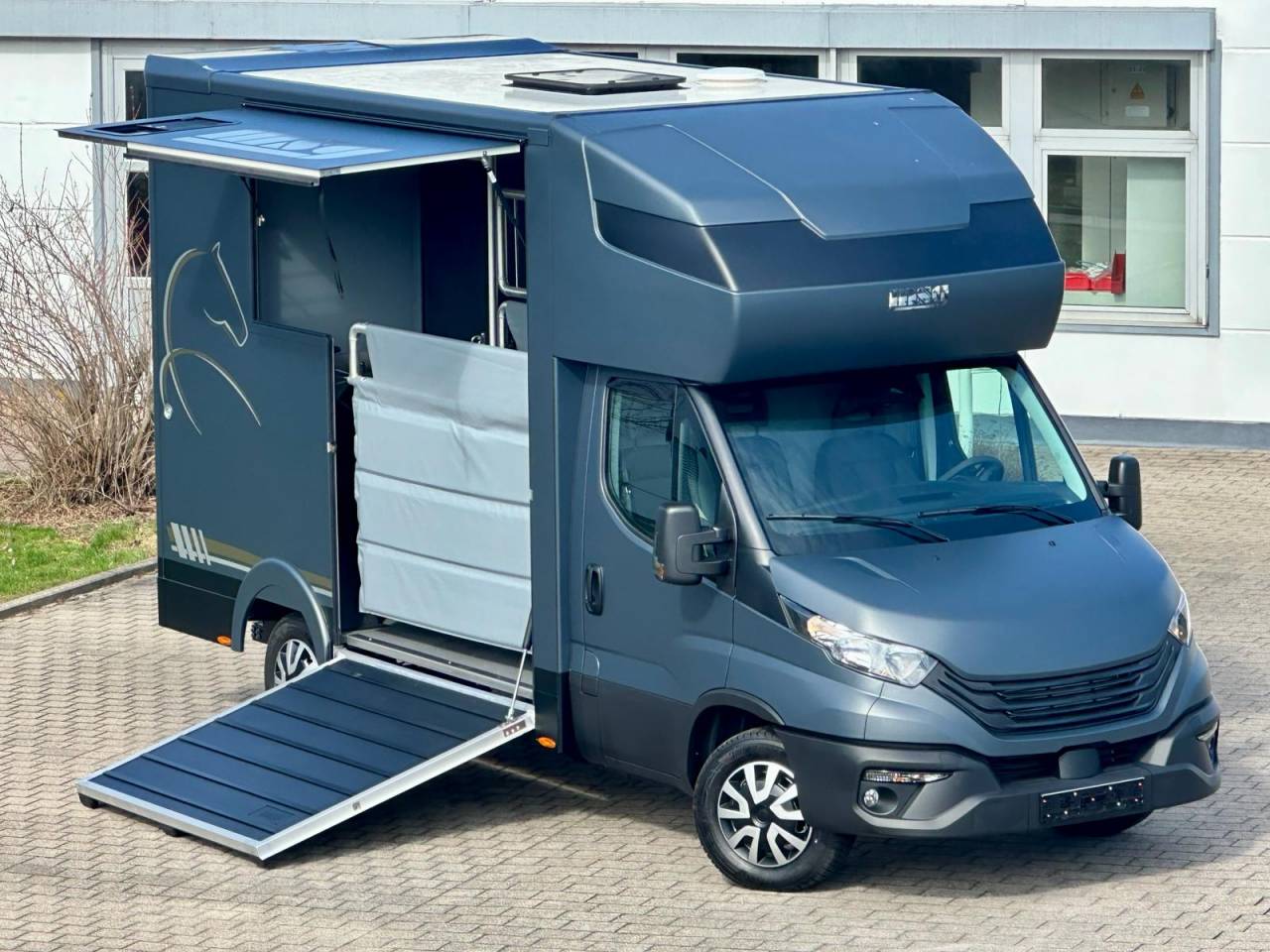 Van per Cavalli Iveco IVECO DAILY 35-210 HI-MATIC MSG STALLION LIGHT 2026 Nuovo