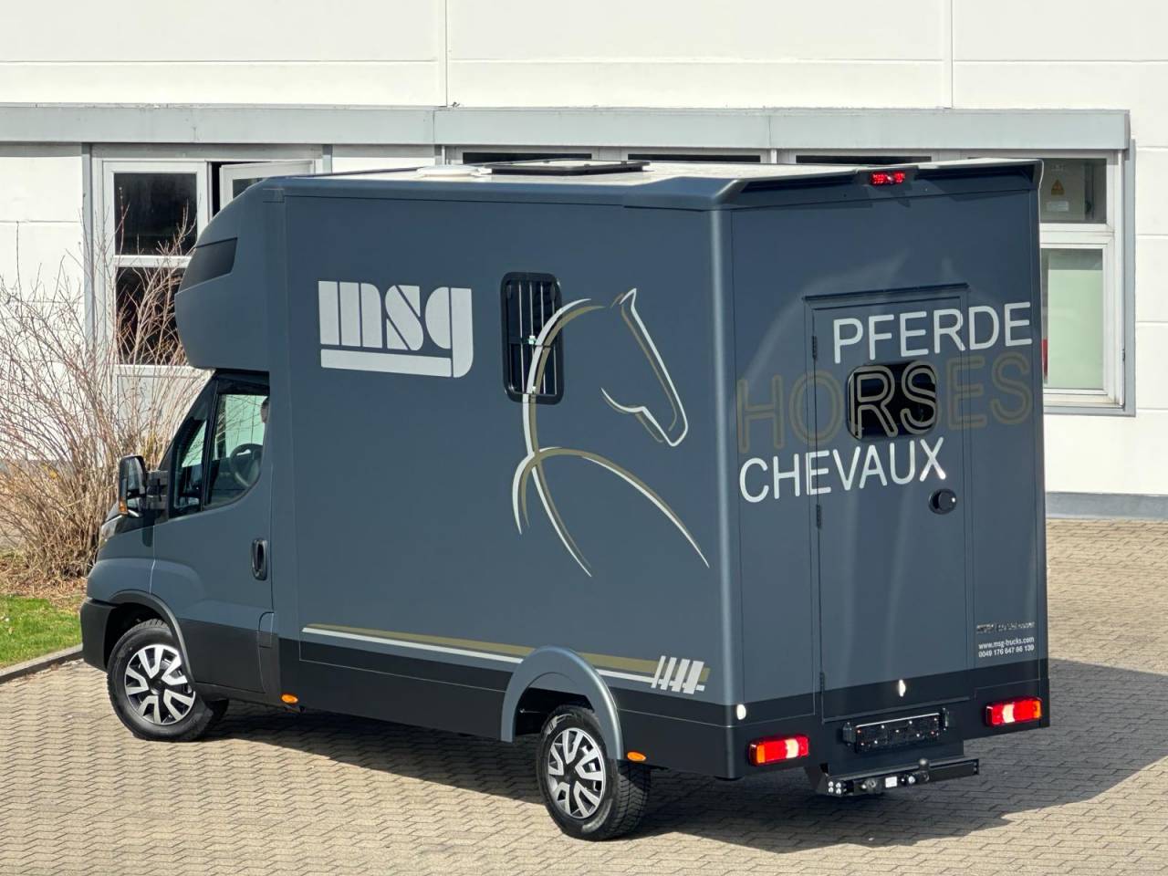 Van per Cavalli Iveco IVECO DAILY 35-210 HI-MATIC MSG STALLION LIGHT 2026 Nuovo