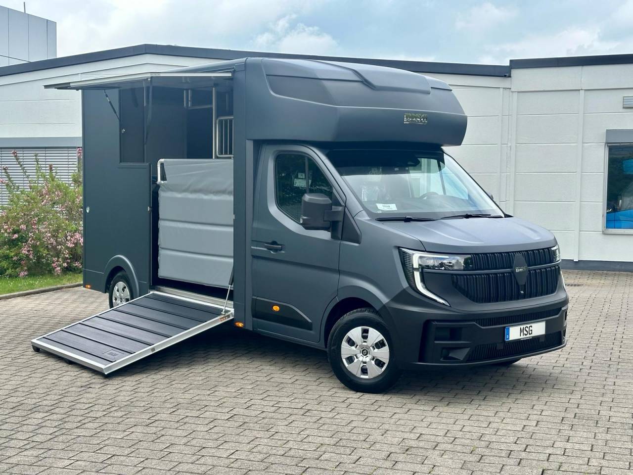 Van per Cavalli Renault RENAULT MASTER 170 MSG STALLION LIGHT AUTOMATIQUE 2026 Nuovo