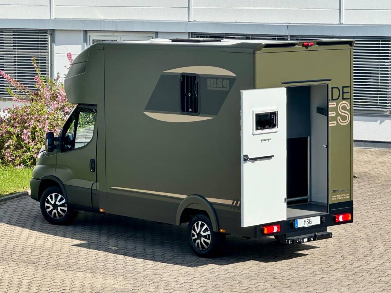 Van per Cavalli Iveco IVECO DAILY 35-210 HI-MATIC MSG STALLION LIGHT 2026 Nuovo