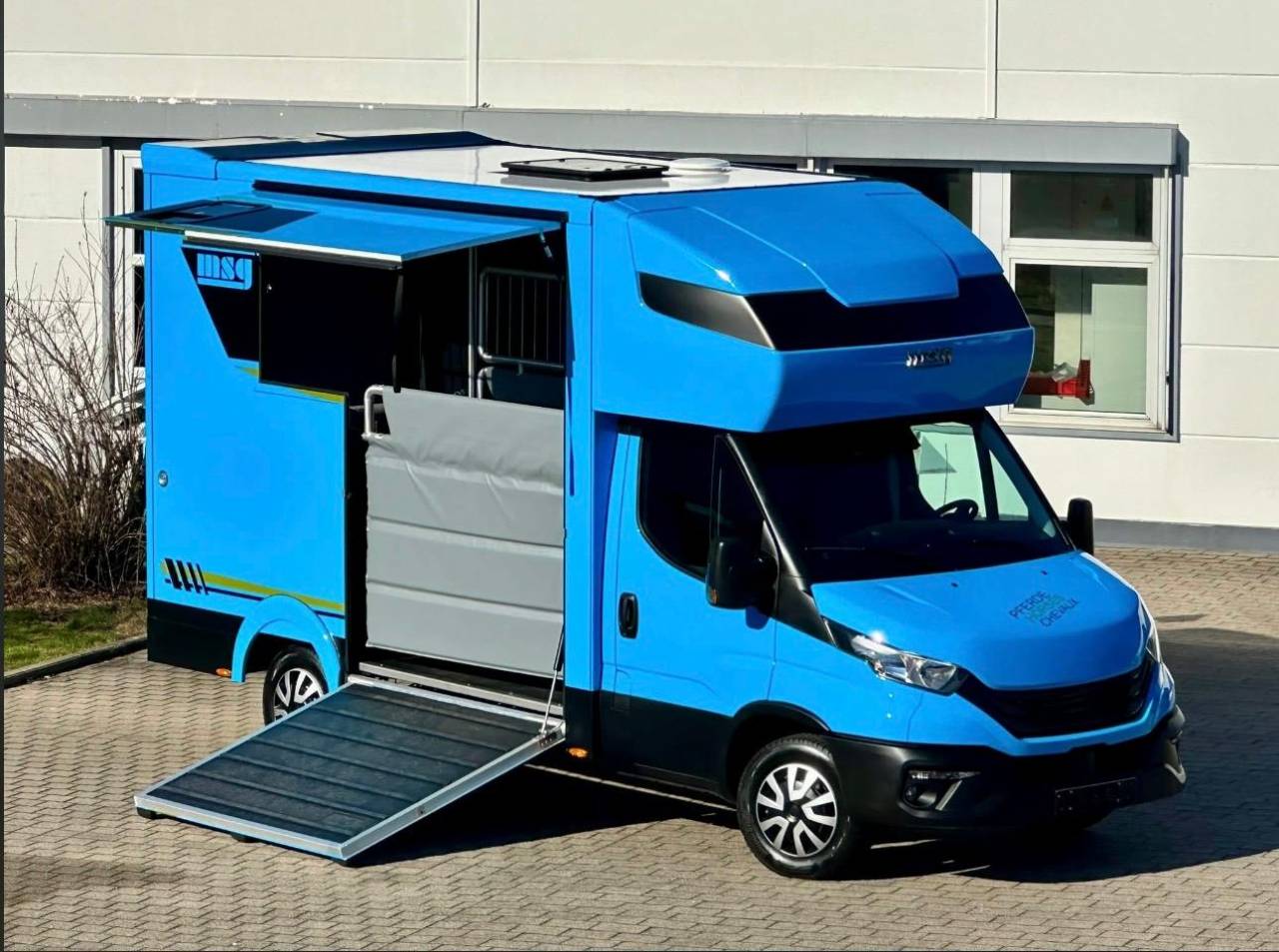 Van per Cavalli Iveco IVECO DAILY 35-210 HI-MATIC MSG STALLION LIGHT 2026 Nuovo