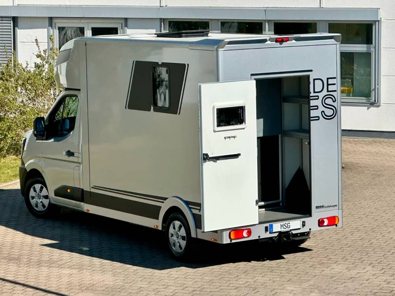 Van per Cavalli Renault RENAULT MASTER 170 MSG STALLION LIGHT AUTOMATIQUE 2026 Nuovo