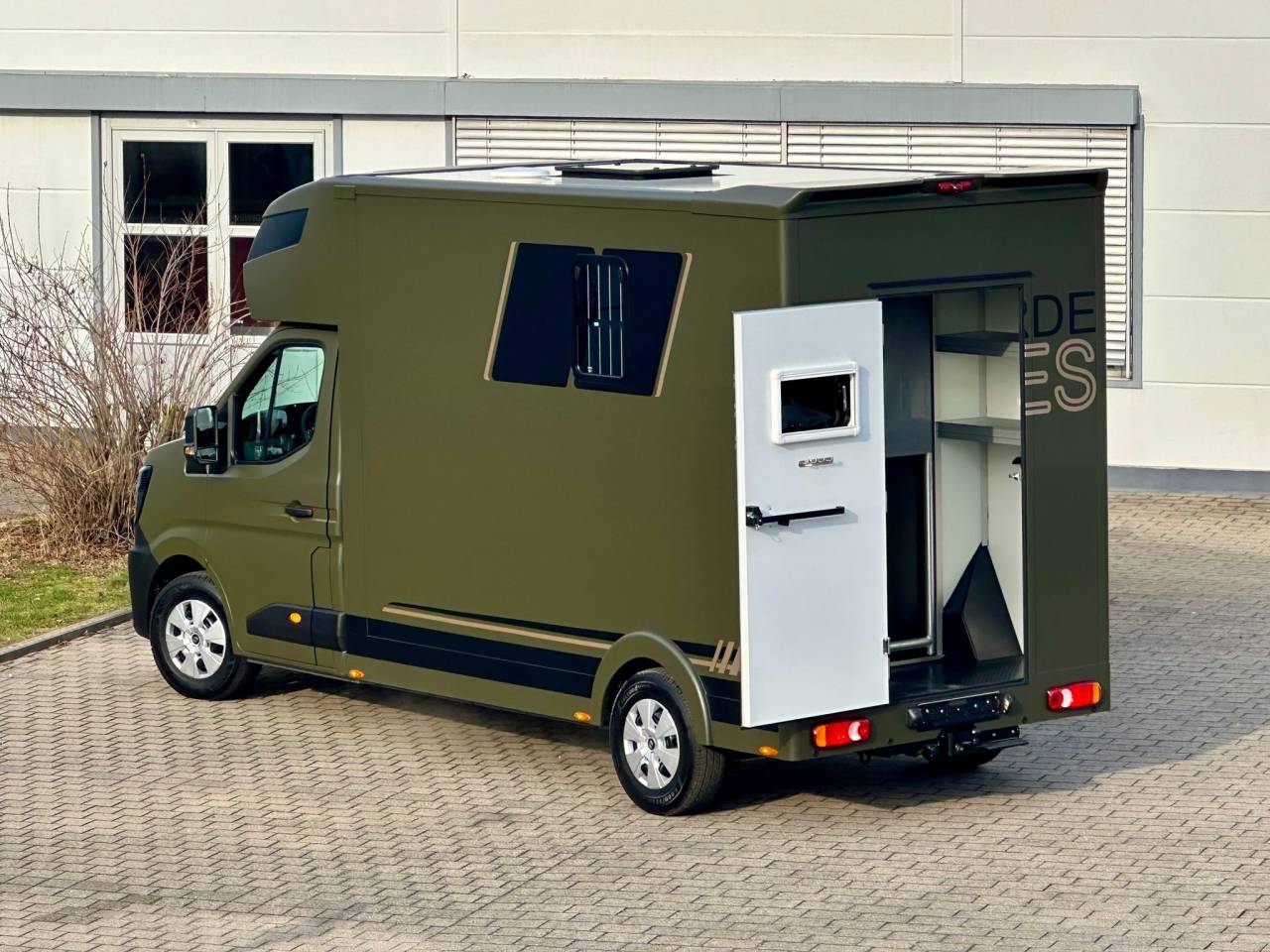 Van per Cavalli Renault RENAULT MASTER 170 MSG STALLION LIGHT AUTOMATIQUE 2026 Nuovo