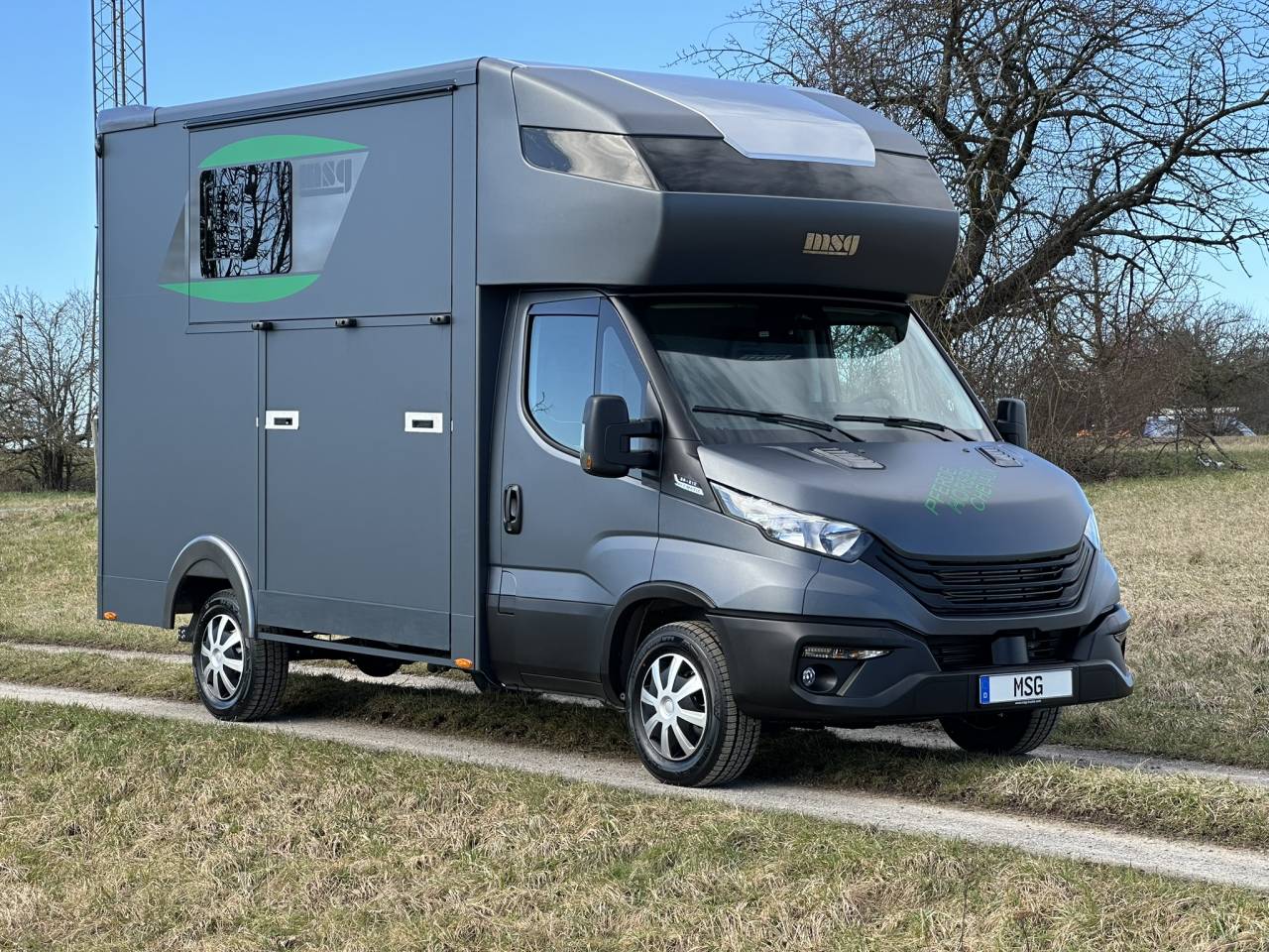 Van per Cavalli Iveco IVECO DAILY 35-210 HI-MATIC MSG STALLION LIGHT 2026 Nuovo