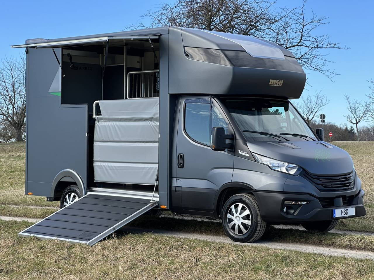 Van per Cavalli Iveco IVECO DAILY 35-210 HI-MATIC MSG STALLION LIGHT 2026 Nuovo