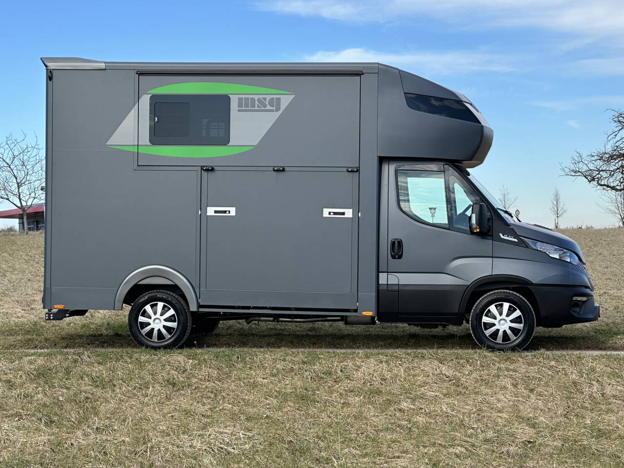 Van per Cavalli Iveco IVECO DAILY 35-210 HI-MATIC MSG STALLION LIGHT 2026 Nuovo