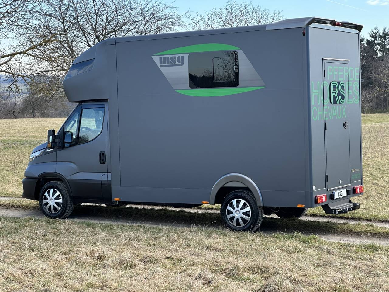 Van per Cavalli Iveco IVECO DAILY 35-210 HI-MATIC MSG STALLION LIGHT 2026 Nuovo