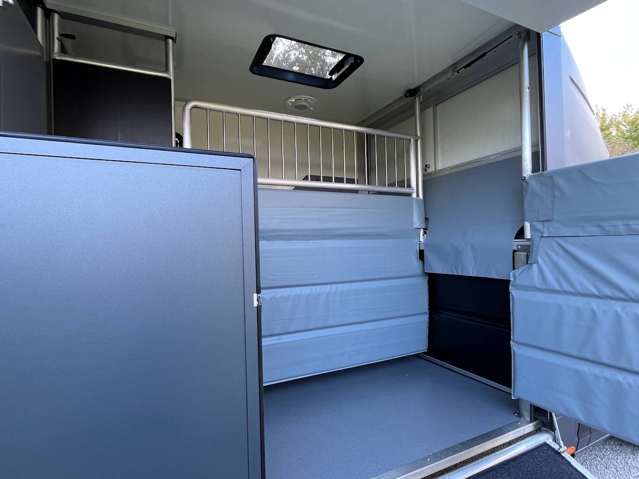 Van per Cavalli Altra marca MAXUS DELIVER 9 LUXURY MSG STALLION LIGHT 2025 Occasione