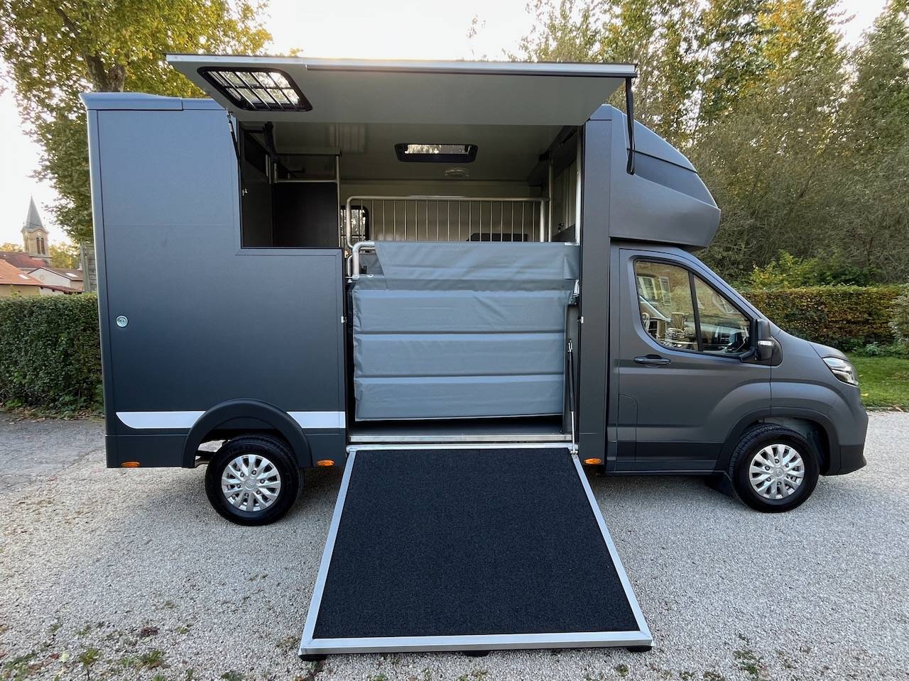 Van per Cavalli Altra marca MAXUS DELIVER 9 LUXURY MSG STALLION LIGHT 2025 Occasione