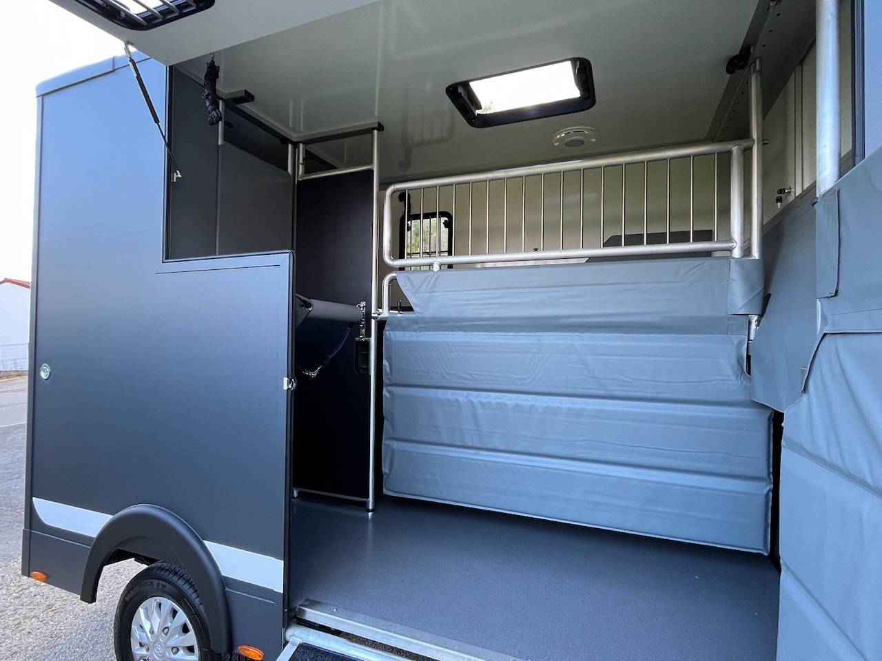 Van per Cavalli Altra marca MAXUS DELIVER 9 LUXURY MSG STALLION LIGHT 2025 Occasione