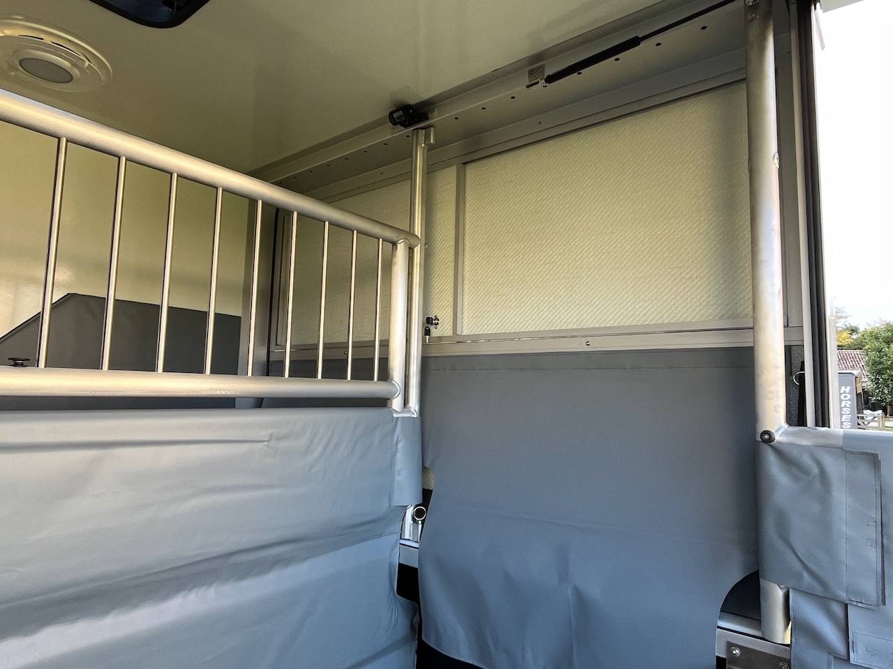 Van per Cavalli Altra marca MAXUS DELIVER 9 LUXURY MSG STALLION LIGHT 2025 Occasione
