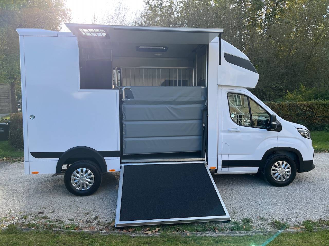 Van per Cavalli Altra marca MAXUS DELIVER 9 LUXURY MSG STALLION LIGHT 2025 Occasione
