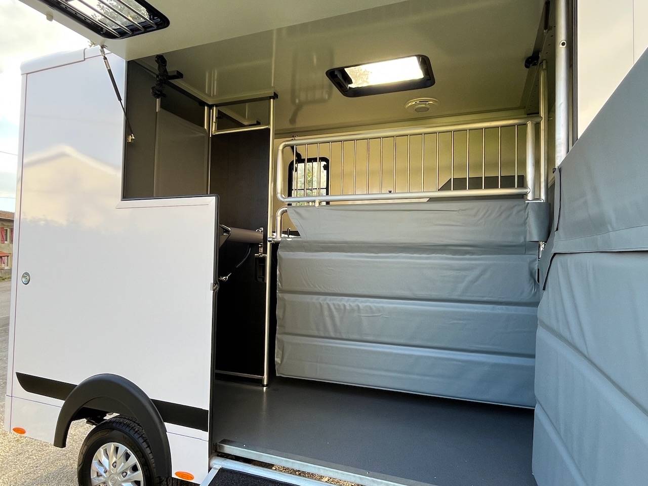 Van per Cavalli Altra marca MAXUS DELIVER 9 LUXURY MSG STALLION LIGHT 2025 Occasione