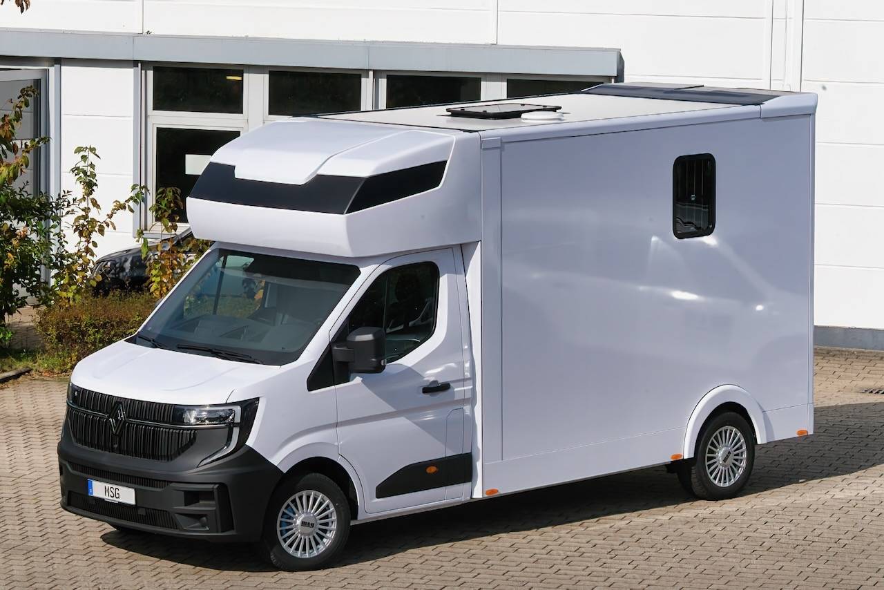 Van per Cavalli Renault RENAULT MASTER 170 MSG STALLION LIGHT AUTOMATIQUE 2026 Nuovo