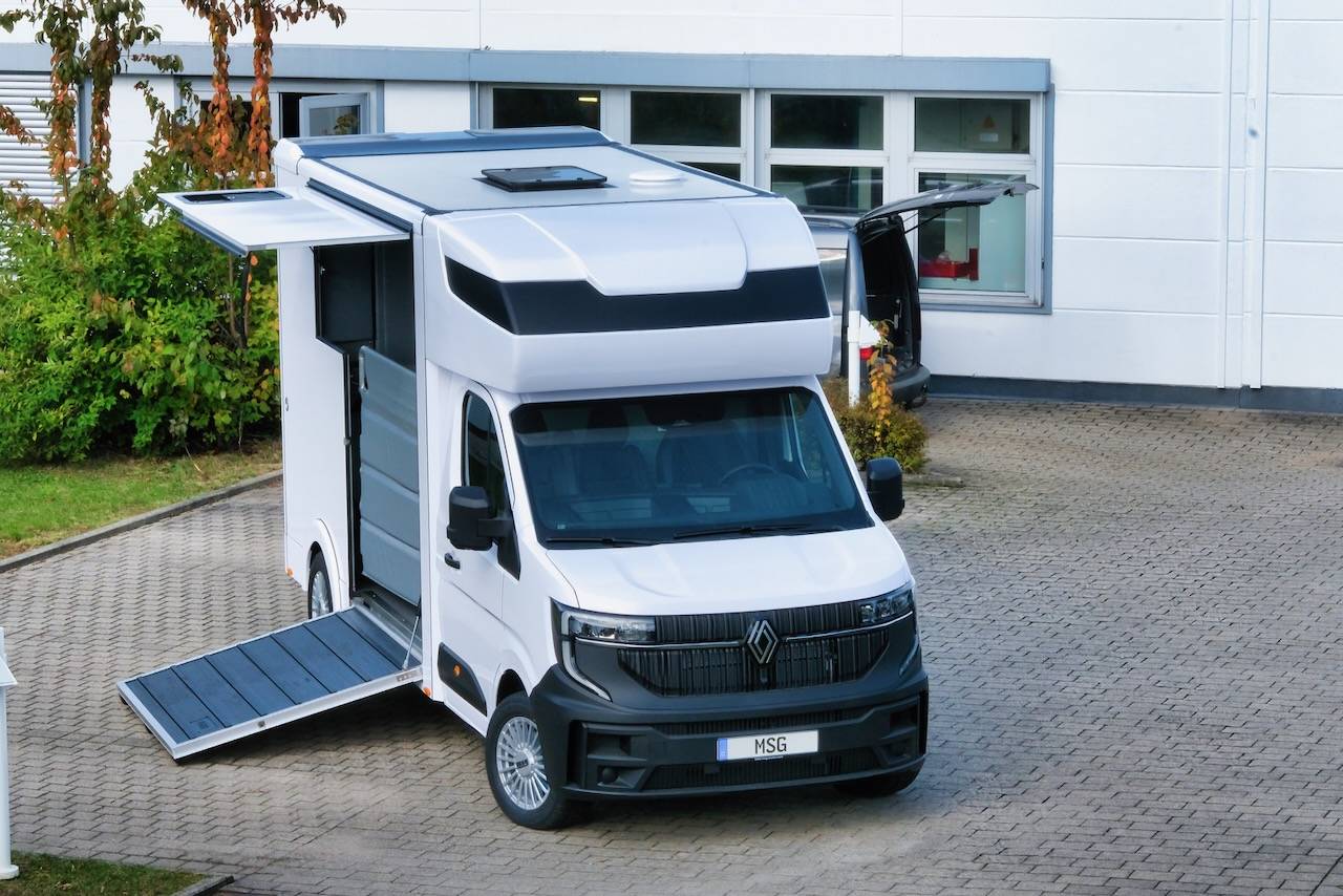Van per Cavalli Renault RENAULT MASTER 170 MSG STALLION LIGHT AUTOMATIQUE 2026 Nuovo