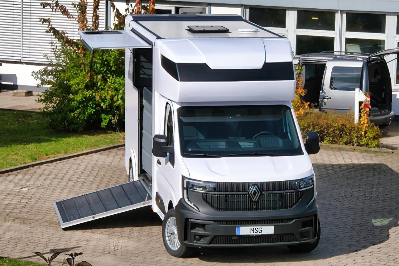 Van per Cavalli Renault RENAULT MASTER 170 MSG STALLION LIGHT AUTOMATIQUE 2026 Nuovo