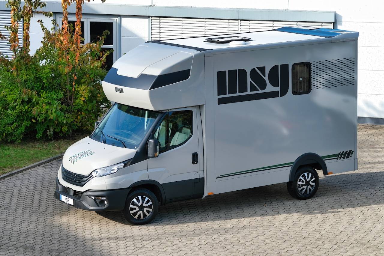 Van per Cavalli Iveco IVECO DAILY 35S210 HI-MATIC MSG STALLION LIGHT 2026 Nuovo