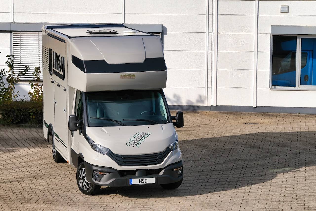 Van per Cavalli Iveco IVECO DAILY 35S210 HI-MATIC MSG STALLION LIGHT 2026 Nuovo