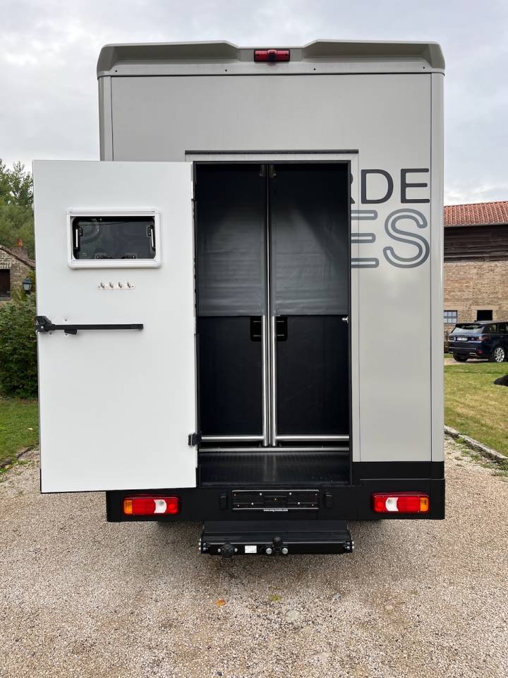 Van per Cavalli Iveco IVECO DAILY 35S210 HI-MATIC MSG STALLION LIGHT 2026 Nuovo