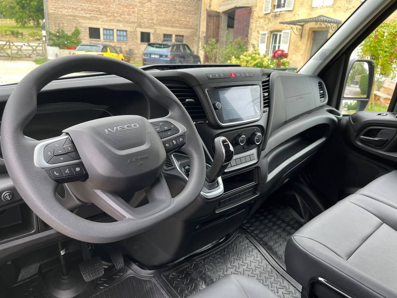 Van per Cavalli Iveco IVECO DAILY 35S210 HI-MATIC MSG STALLION LIGHT 2026 Nuovo