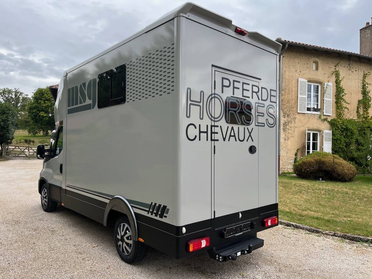 Van per Cavalli Iveco IVECO DAILY 35S210 HI-MATIC MSG STALLION LIGHT 2026 Nuovo