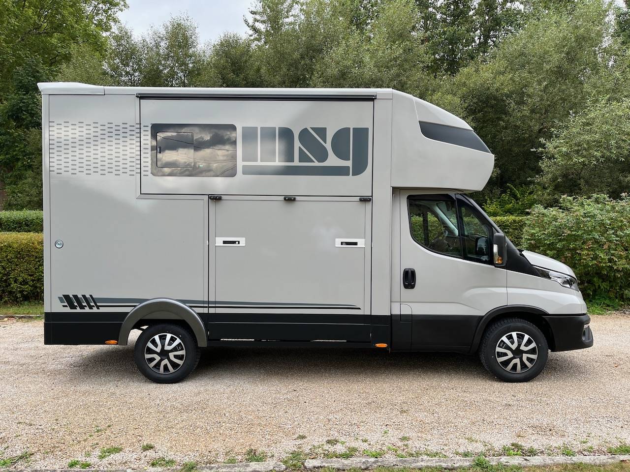 Van per Cavalli Iveco IVECO DAILY 35S210 HI-MATIC MSG STALLION LIGHT 2026 Nuovo