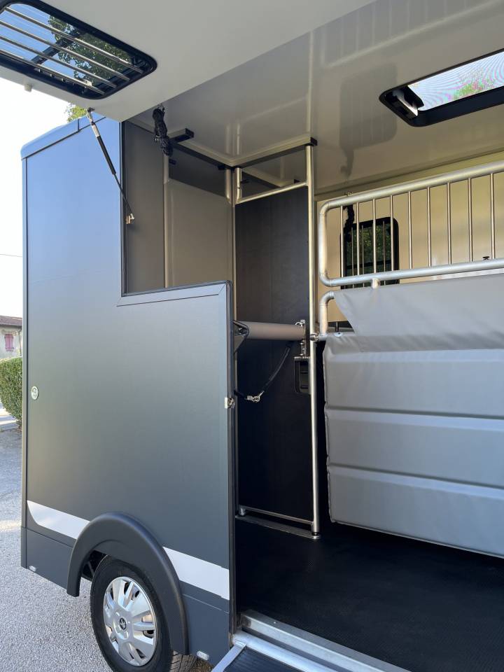 Van per Cavalli Peugeot PEUGEOT BOXER BLUEHDI 165 MSG STALLION LIGHT 2025 Occasione