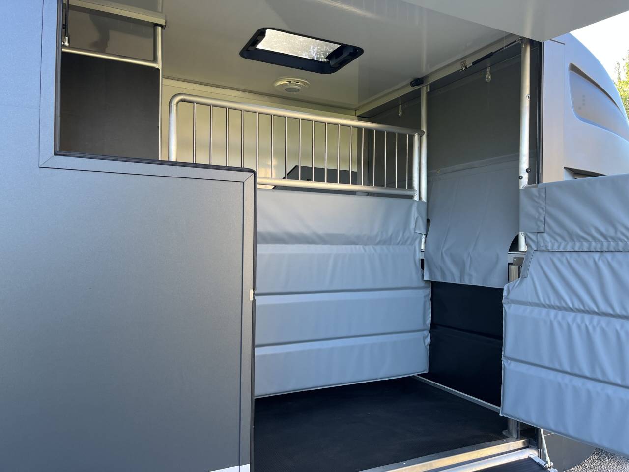 Van per Cavalli Peugeot PEUGEOT BOXER BLUEHDI 165 MSG STALLION LIGHT 2025 Occasione