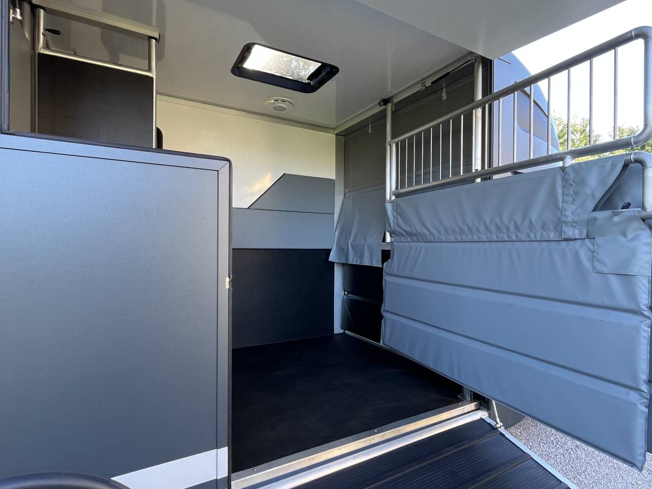 Van per Cavalli Peugeot PEUGEOT BOXER BLUEHDI 165 MSG STALLION LIGHT 2025 Occasione