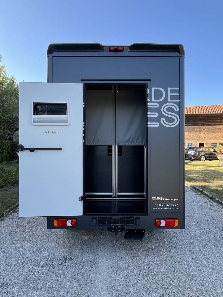 Van per Cavalli Peugeot PEUGEOT BOXER BLUEHDI 165 MSG STALLION LIGHT 2025 Occasione